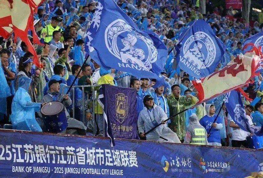 预计超6万球迷观赛南京vs苏州真正的江苏德比战啊，昆山、常州的比赛都火成那样，这