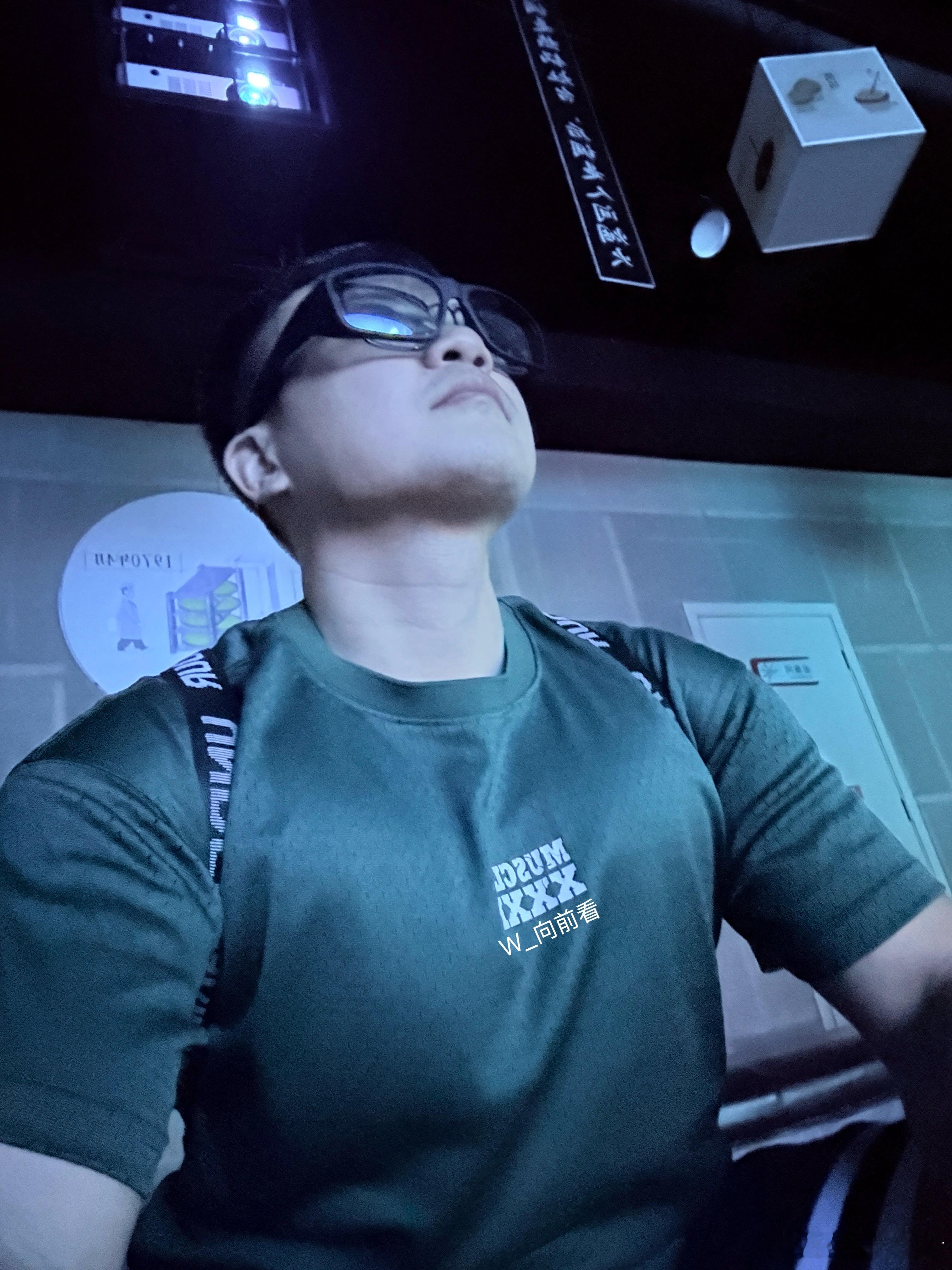 Cool！也想整衣服墨镜🕶️戴戴了！