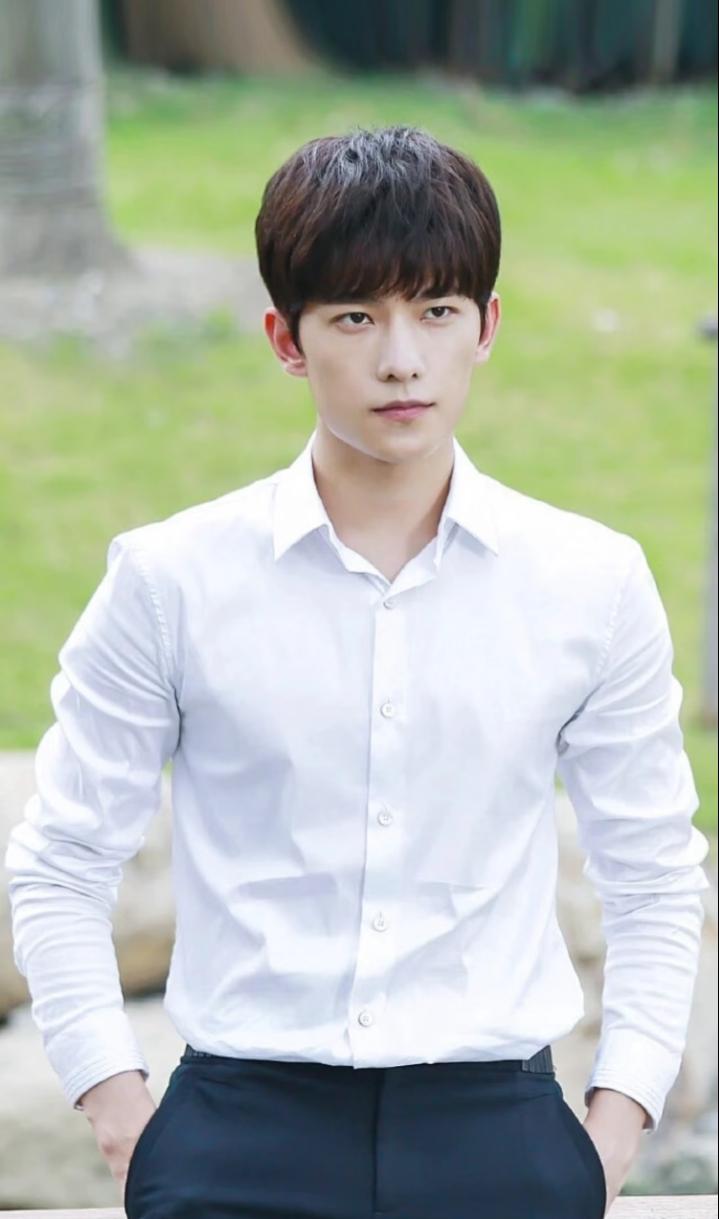 现在再看顾漫三部曲，那肯定就不是一个说法了！
顾漫小说里面男主三观最好的是航天工