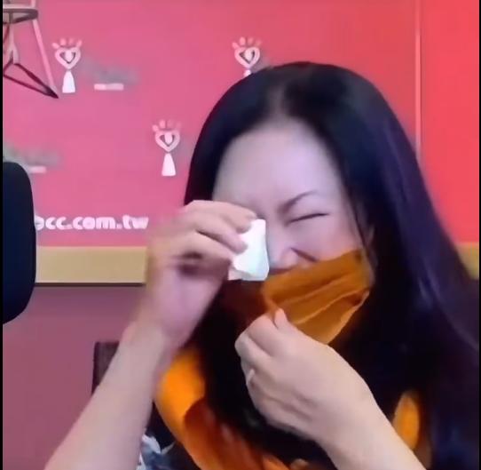 难怪小s突然搬回娘家去住，
不是婆家有什么事，
而是汪小菲他出手了！不知道s家这