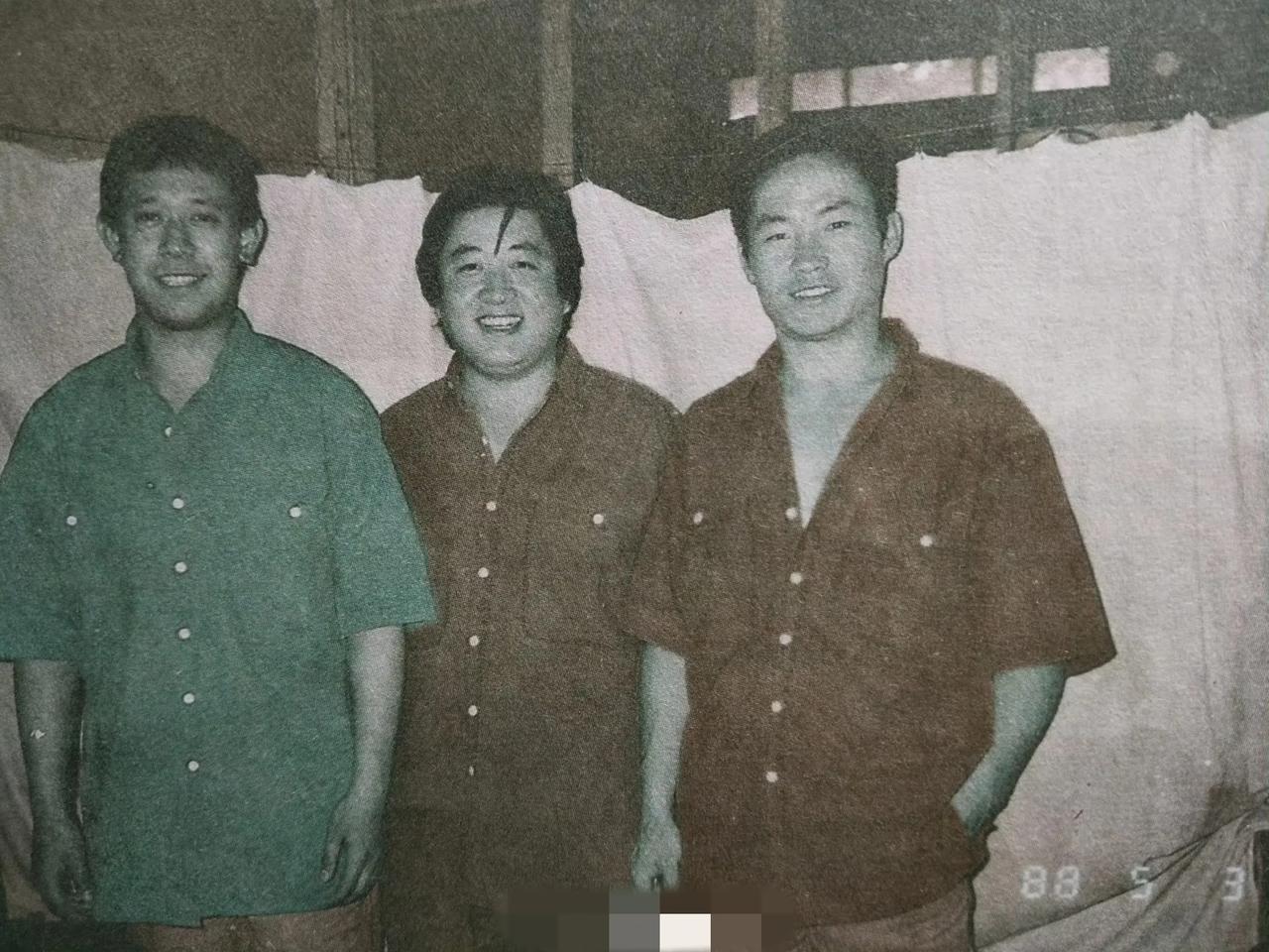 1988年，姜文、刘斌、刘小宁，一张珍贵的合影，他们是中戏的同班同学，关系非常亲
