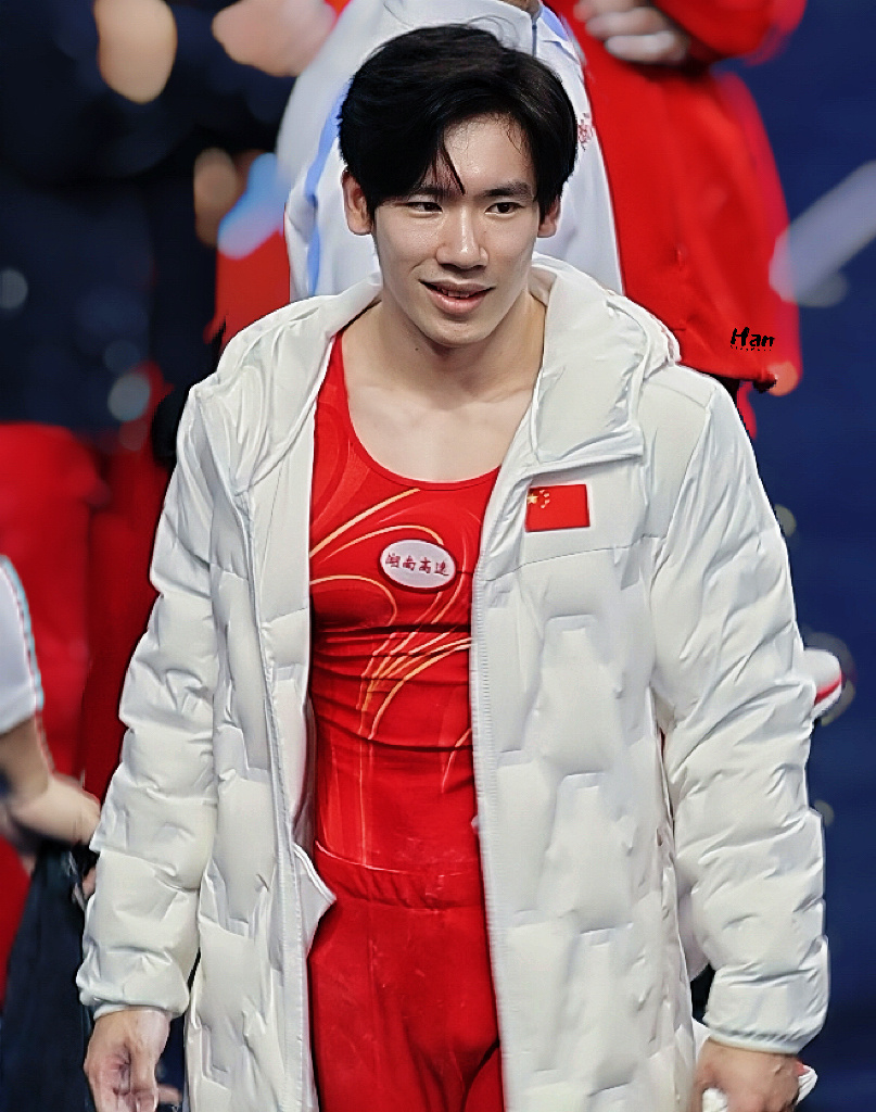 歪嘴笑😏张博恒