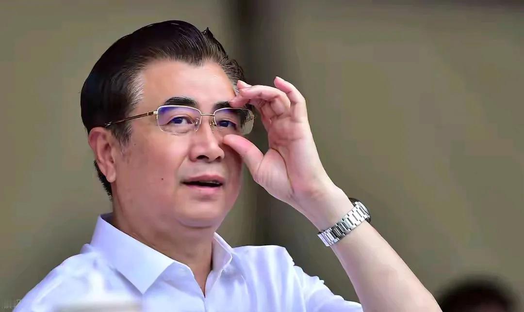 就一走过场的比赛，硬说成“迎荣誉战”，这话问题多多！打到这个份上，啥结果已不配荣