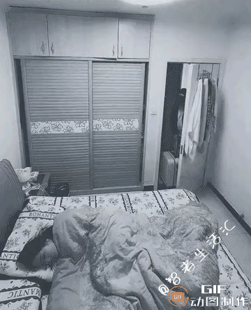 男子半夜溜回家，真是够吓人的了！这事放在谁身上，感觉都是很可怕的，半夜三更的，人