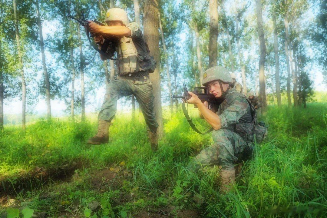 #铸剑中原[超话]##早安军营##原原说早晚安# 携手共进，逐梦奔跑，金秋九月，