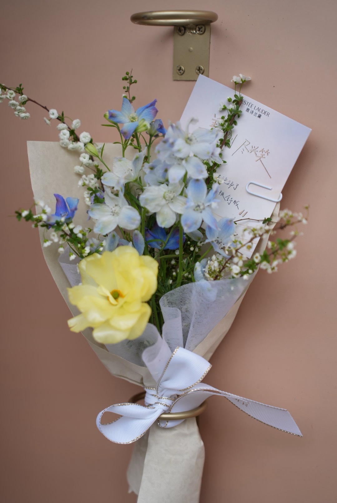 街头捕获女神节惊喜    女神节的小惊喜，已经悄悄铺满上海街头。3月5日-11日