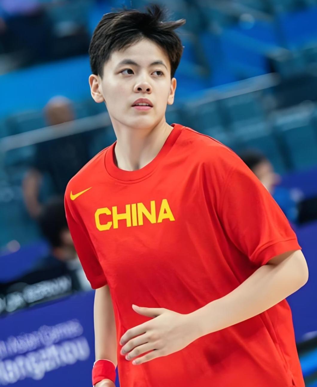 杨舒予打球开窍了！

中国女篮与尤文图特的热身赛，表现最出色的无疑是杨舒予。首节