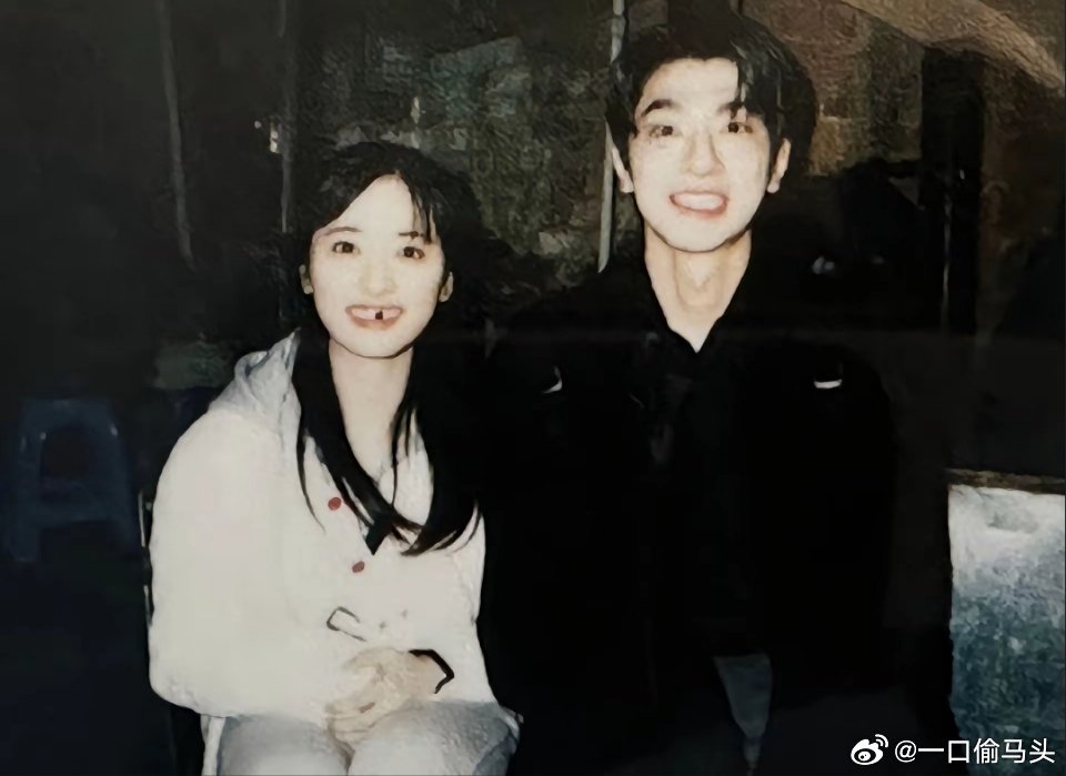 看见他们幸福我的眼泪真的止不住的流明明是述情障碍，可是每个动作都透露着喜欢，所以