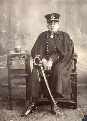 荷马李（Homer Lea，1876—1912）的一生，堪称一部充满戏剧张力的传