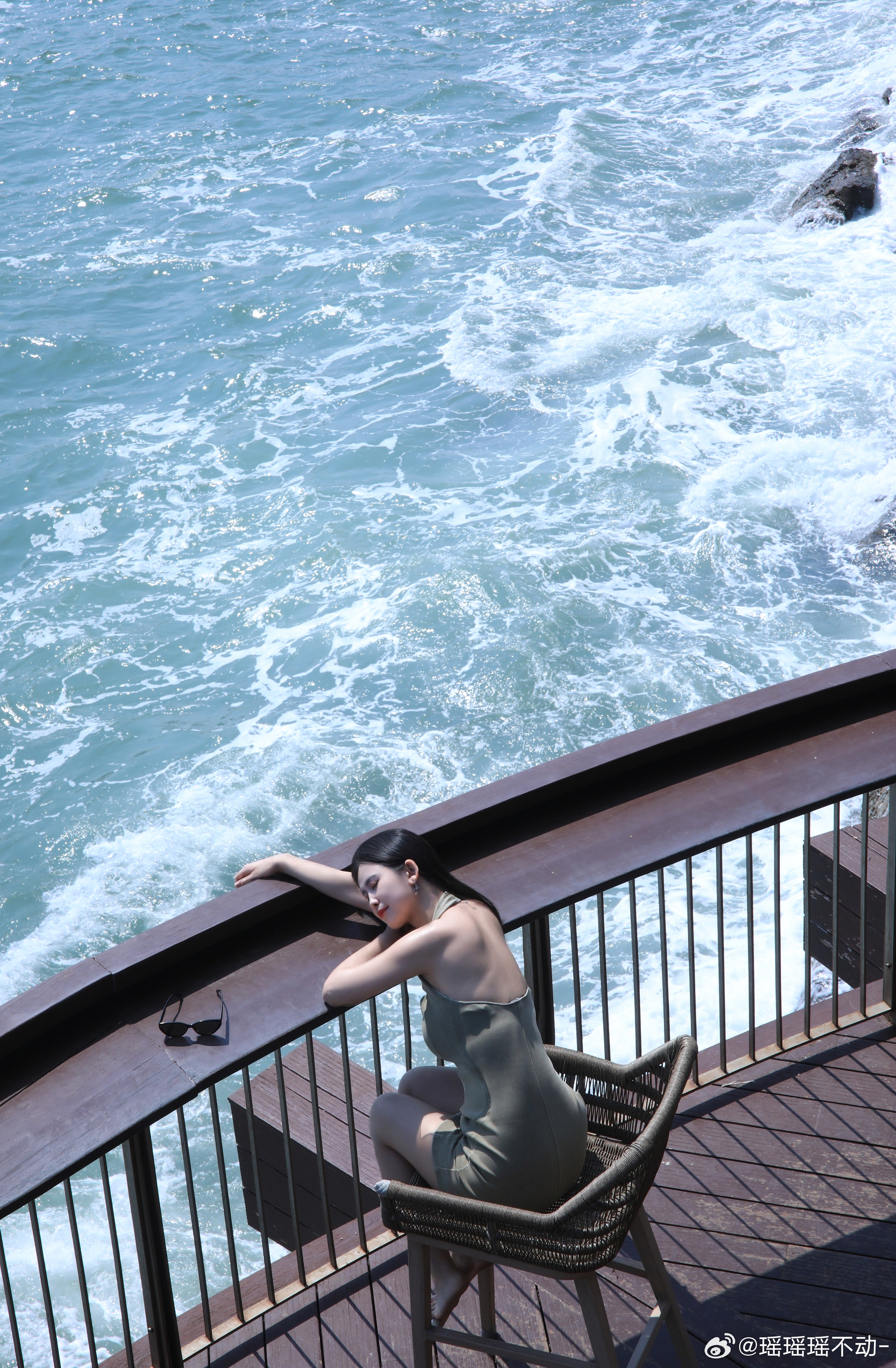 最爱的一张当然要单独发吖 惠州·日出东山海礁石酒吧