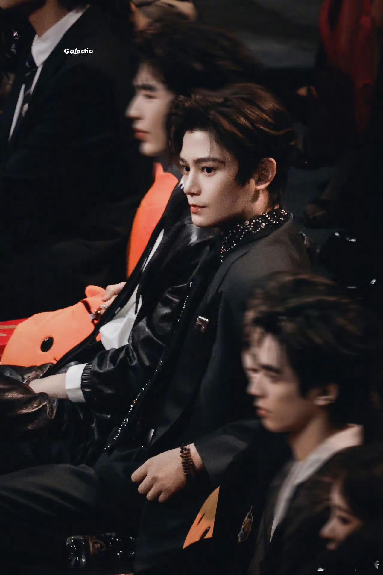 丁禹兮从头坐到尾丁禹兮从不提前退场我趣！！丁禹兮居然是从头坐到尾！！丁禹兮