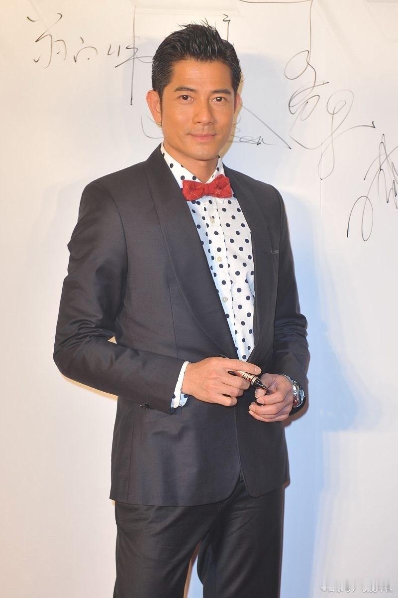 要说全网最无奈的，恐怕就是郭富城了。

好多人都在恭喜他三胎生了儿子，结果呢，方