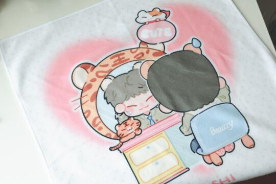 轻轻一裹 全部打包带走 魔术化妆包尺寸：50x50