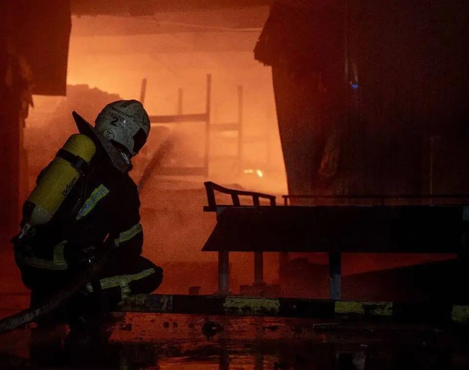 看到乌克兰首都遭导弹袭击的消息，心里五味杂陈。从报道看，俄罗斯为在寒冬前重创乌克