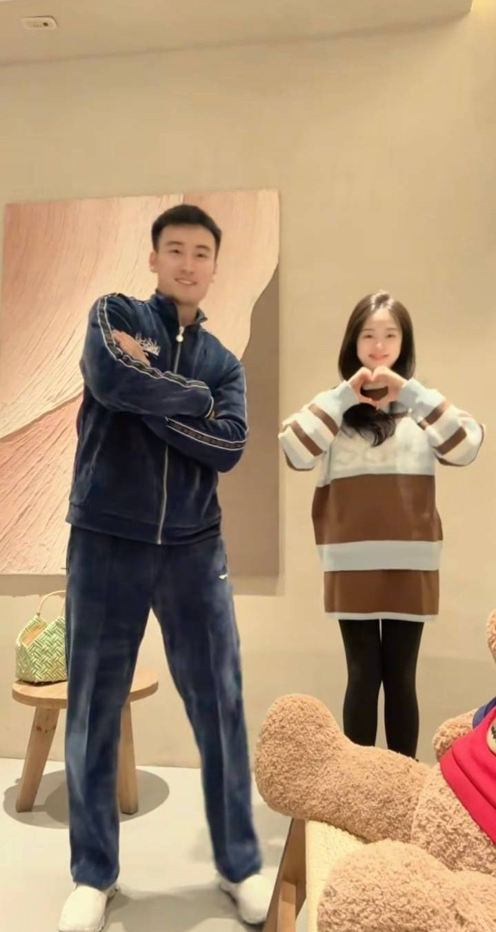 老牛生小马[good]（明年马年）我记得办了订婚典礼结婚证打了没有？ ​​​