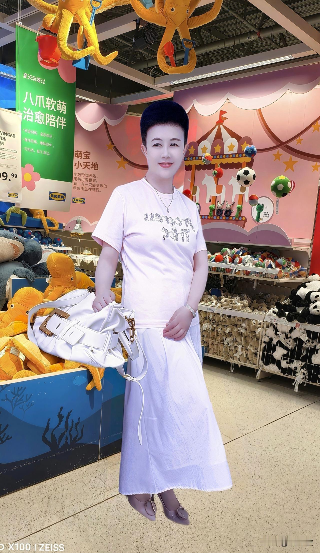 提笔静心，墨香伴夜色。写的不仅是字，更是此刻的一份从容。共勉。