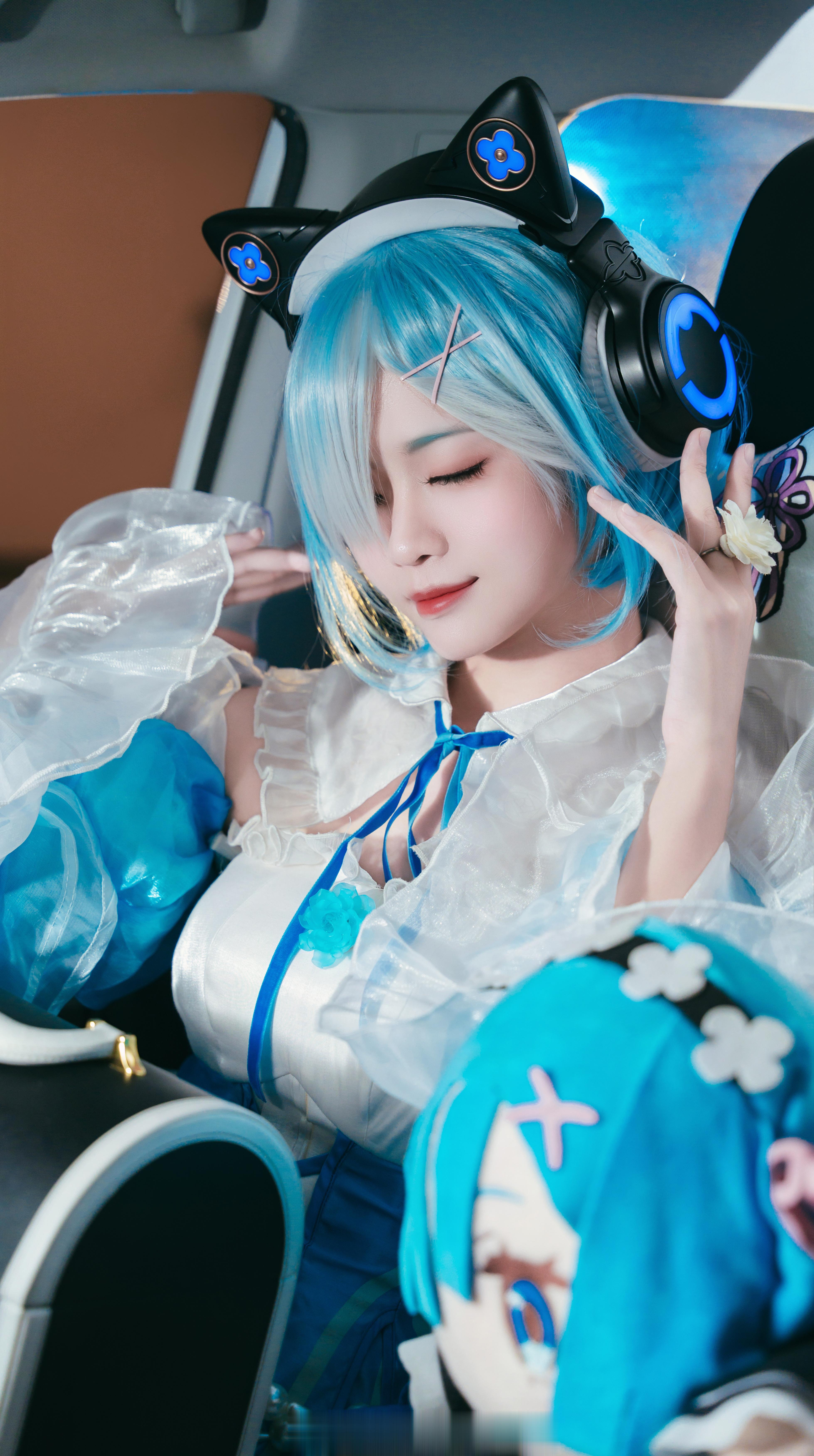 「💙如果爱有颜色 那一定是蓝色～」🎧 【雷姆耳机】🚗来自 轩子大佬📷小坂
