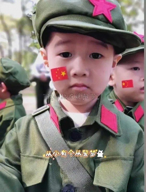 刘楚熙双眼睁开 病床前弹钢琴太好哭了真的被刘楚熙的坚强狠狠治愈了！妈妈久违更新动