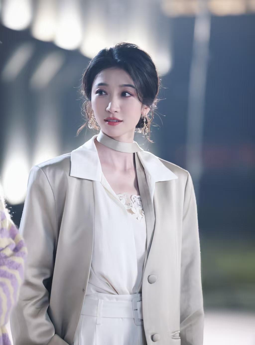 王格格，一个靠短剧刷屏全网的女孩，如今却站在了《奔跑吧》的C位，千万播放量直接“