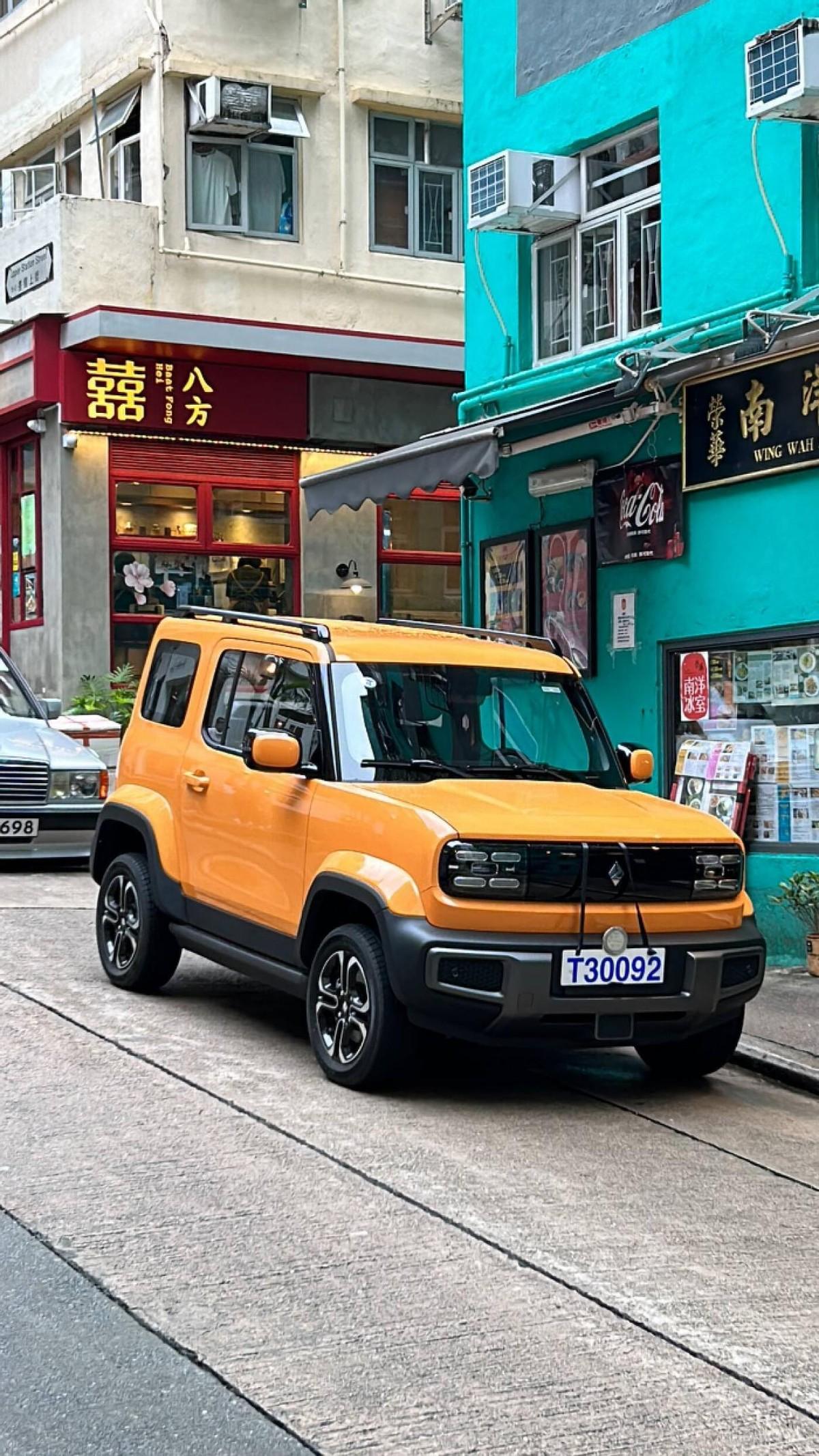 市区开更推荐SUV，让你在面对沟坎等城市越野路况时不必“心惊胆战”。
有些人的印