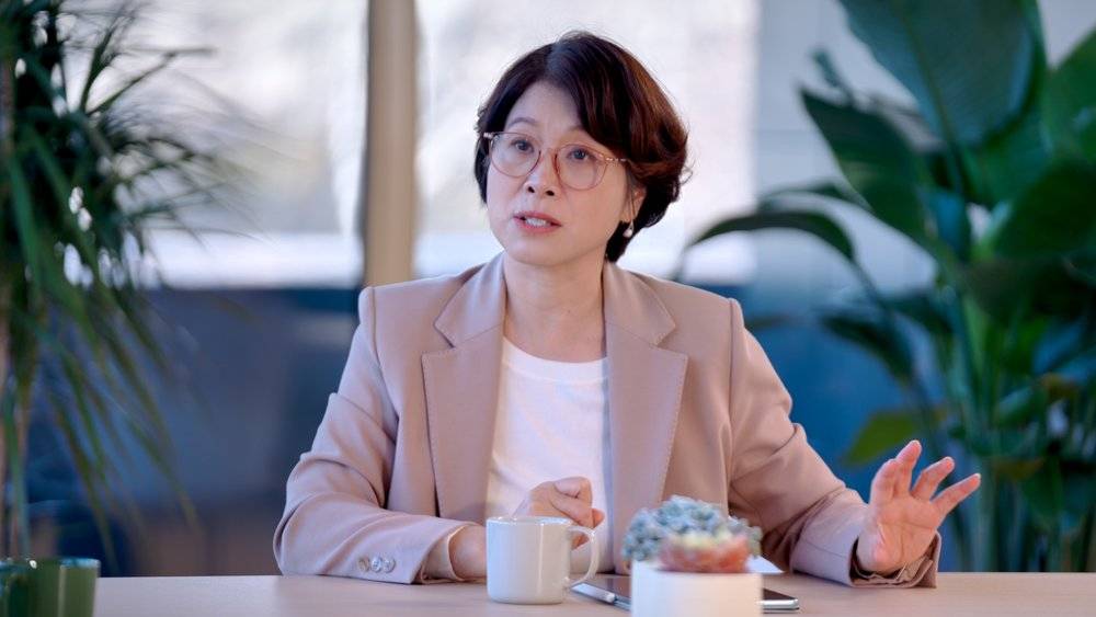 如何迎接AI重塑？美的与伊利各有心得