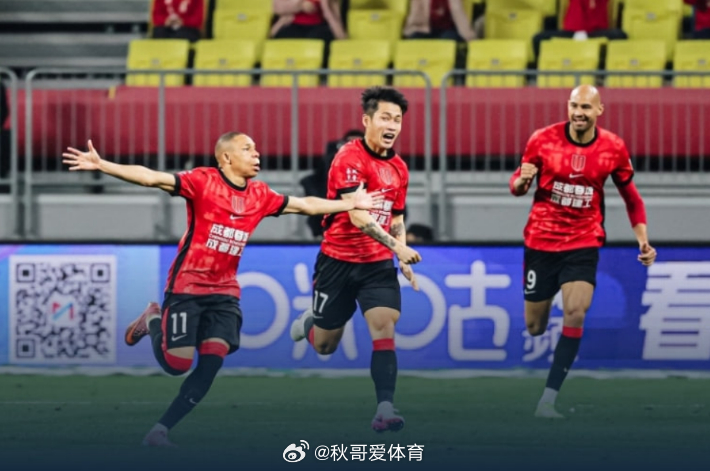 北京时间19:35，中超揭幕战成都蓉城vs深圳新鹏城，比赛在五粮液文化体育中心专