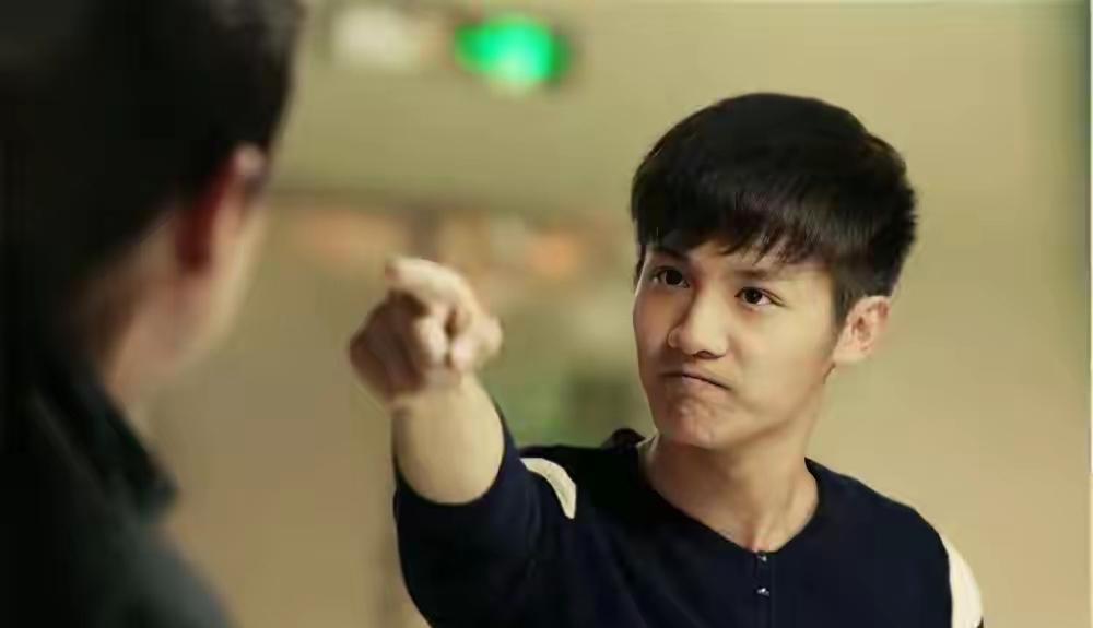 冰冻三尺 非一日之寒
这两拳
不过是压垮骆驼的最后一记重锤
 
远嫁他乡 遇人不