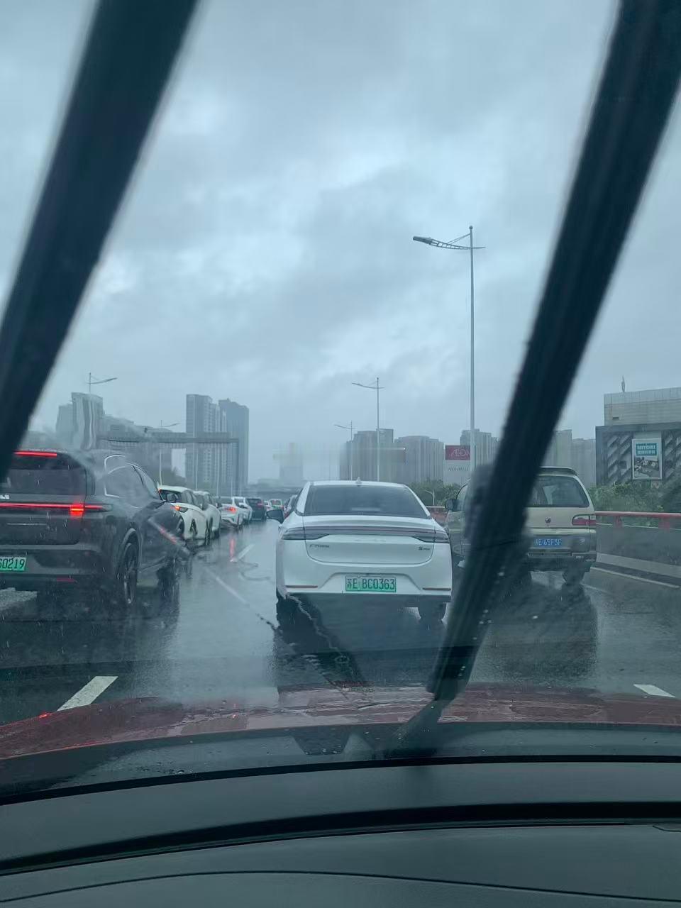 燃烧的陀螺仪  又是冒着大雨🌧️前行的一天 今天我可不想开船🚢了