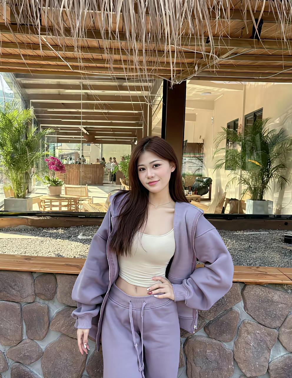 【社死到窒息！戴耳机唱歌忘开静音，全公司都在听我演唱会🎤】
上班的时候偷偷摸鱼