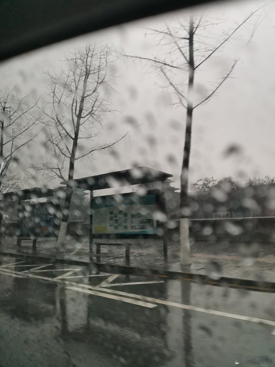 西安的雨雪天，浓浓的年味儿来了。 