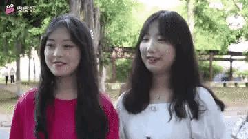 此时此刻，她们已经开始使用排除法了[机智]