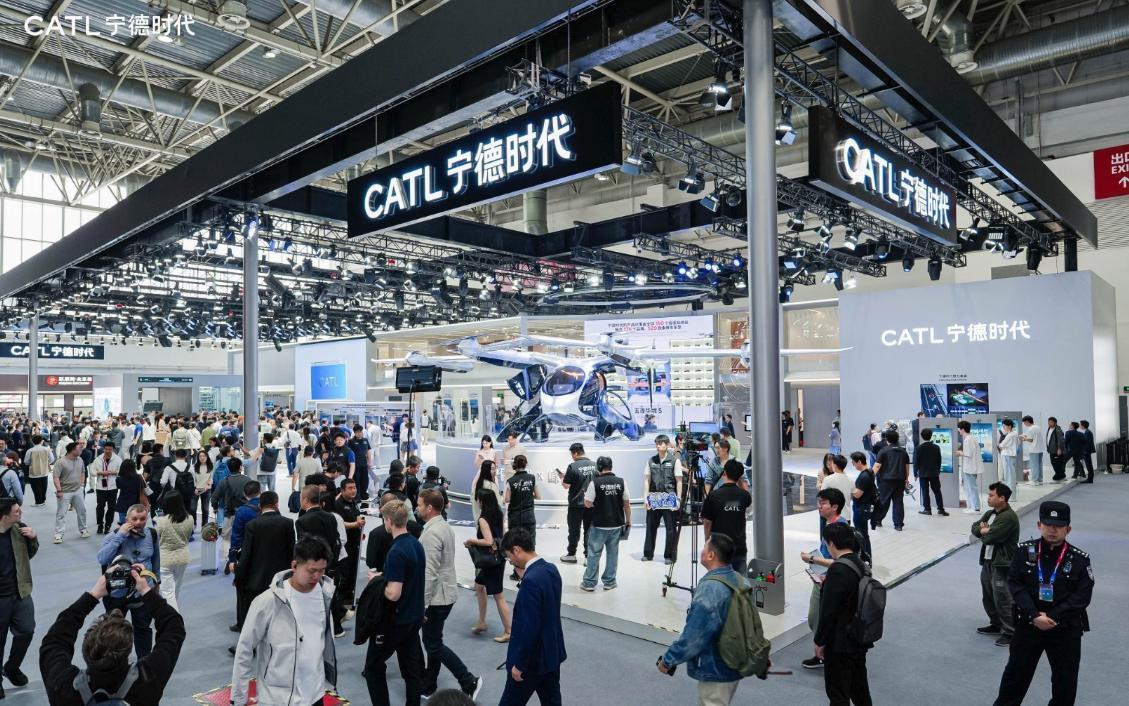 L4为什么迟迟无法落地？
这次北京车展期间，宁德时代发布的磐石底盘试图从另一个角