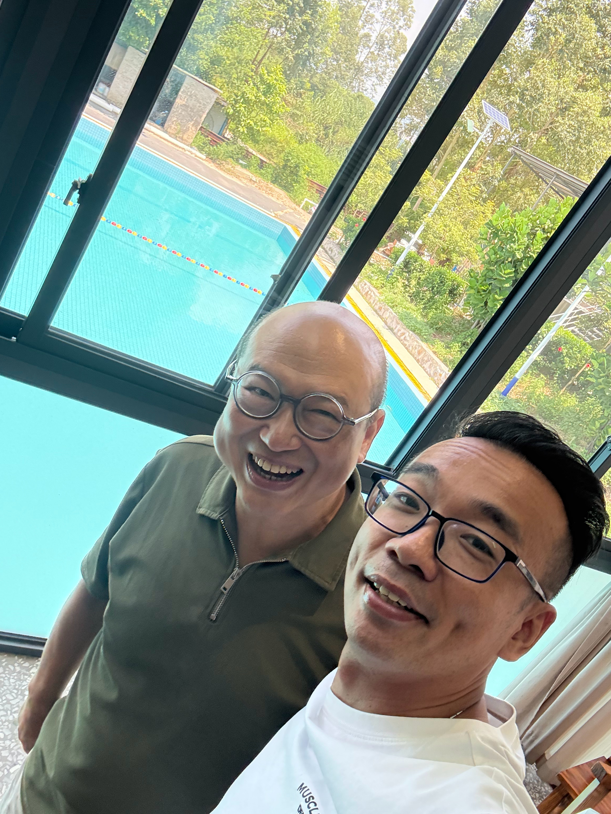 开老车，见老友！广东农庄天花板，不仅菜好吃，还有山水泳池🏊‍♀️论接地气，这里