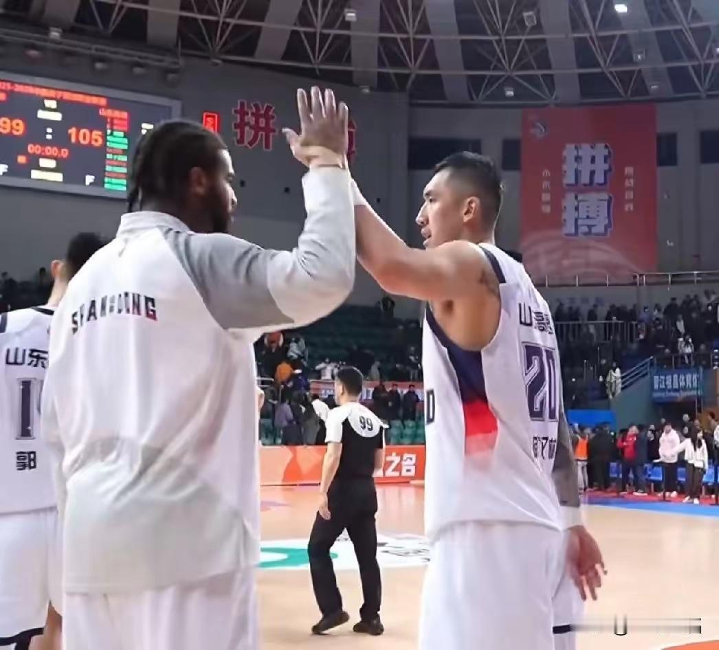山东高速男篮艰难战胜福建男篮！
豪取四连胜！
客场面对实力较弱的福建队，高速男篮