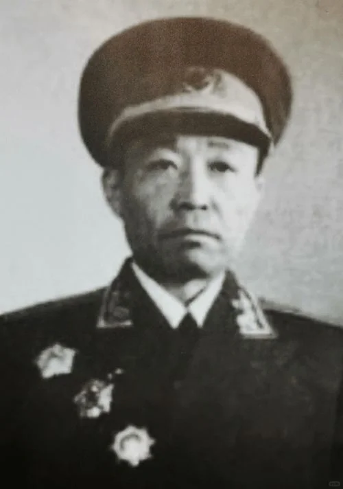 原装甲兵工程学院政委：王再兴将军