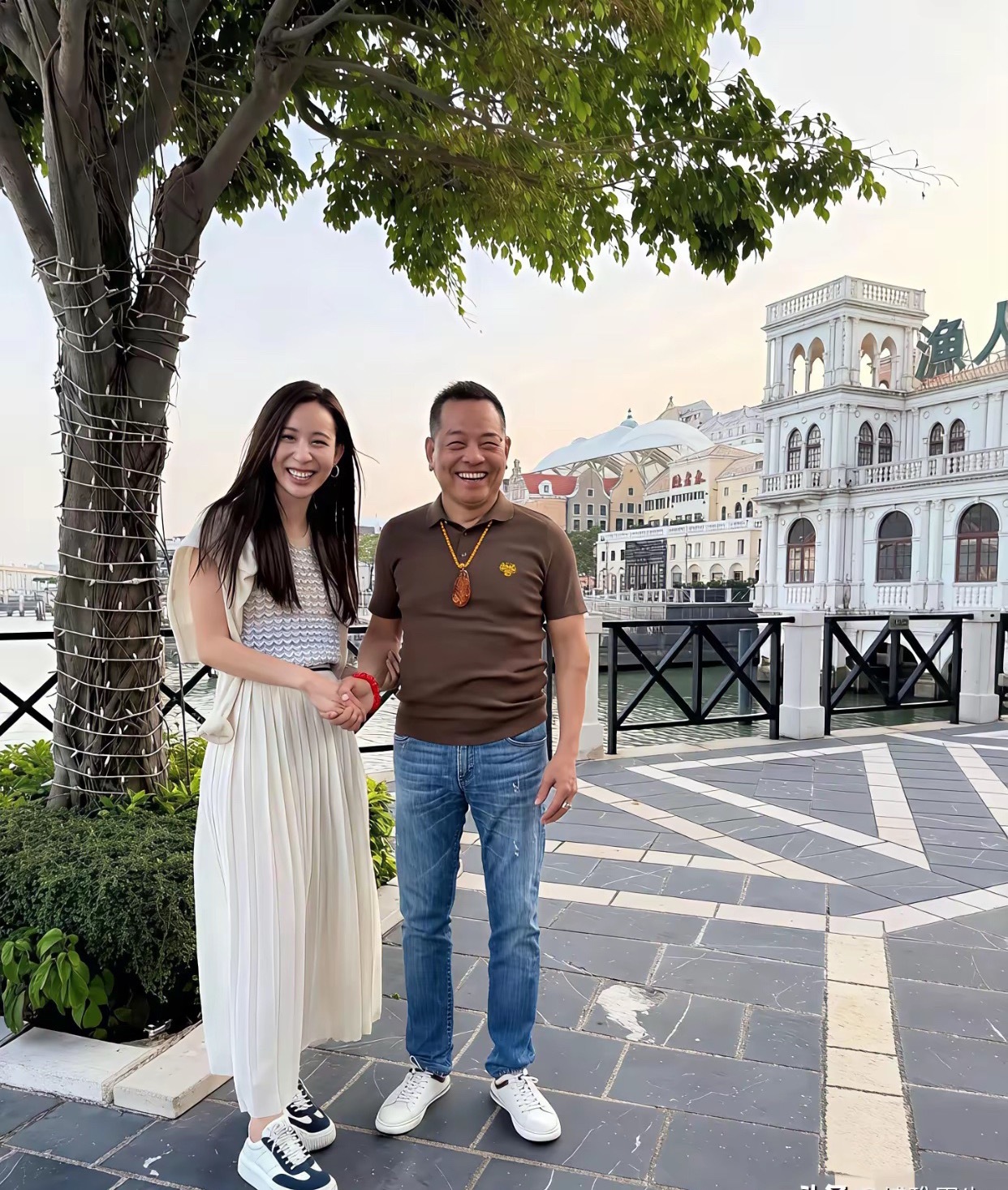 电视上看着一般般，真人巨帅气！ 