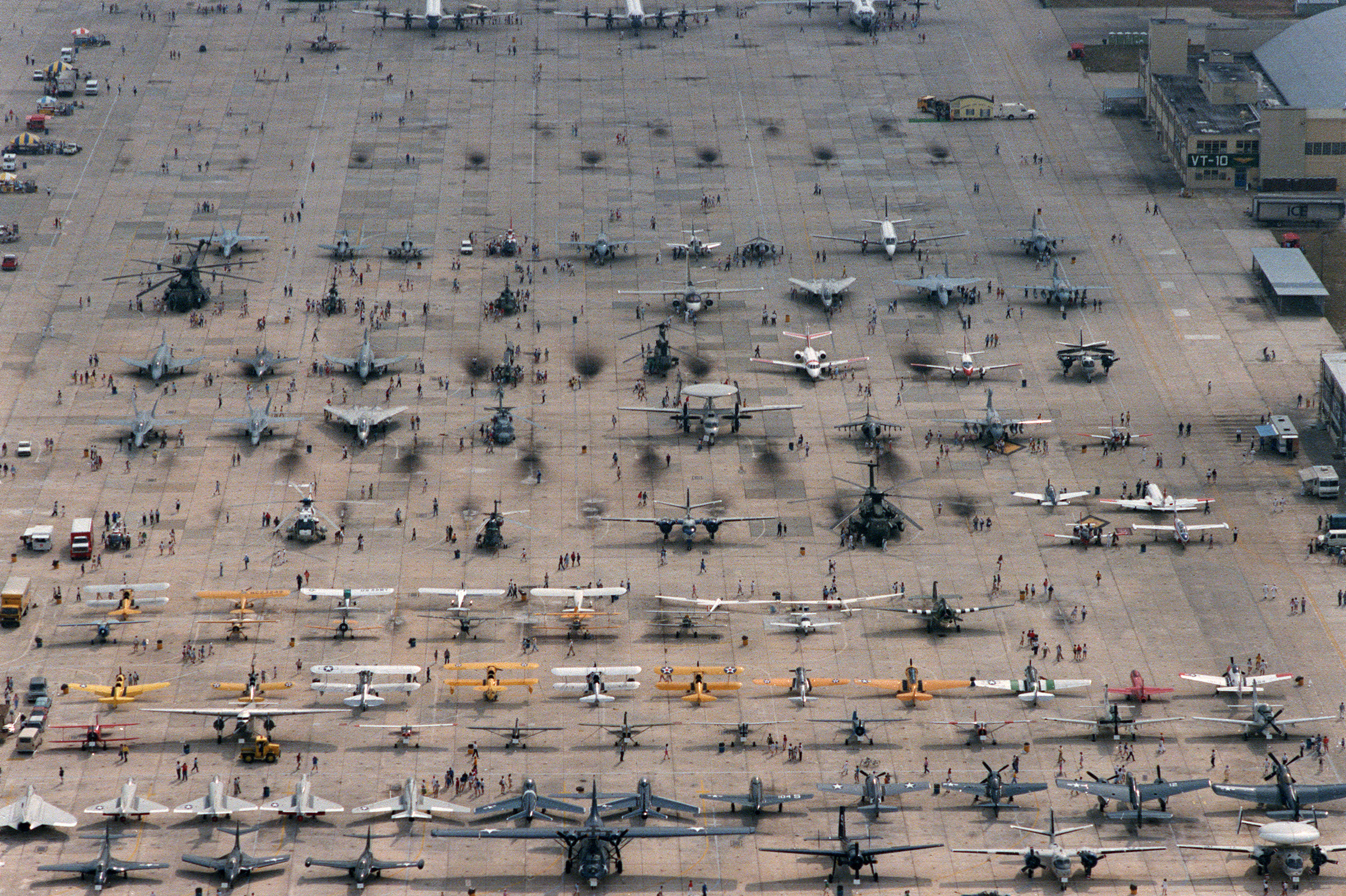 帝国当年家底还是殷实，1986年，在佛罗里达州彭萨科拉海军航空站举行的美国海军航