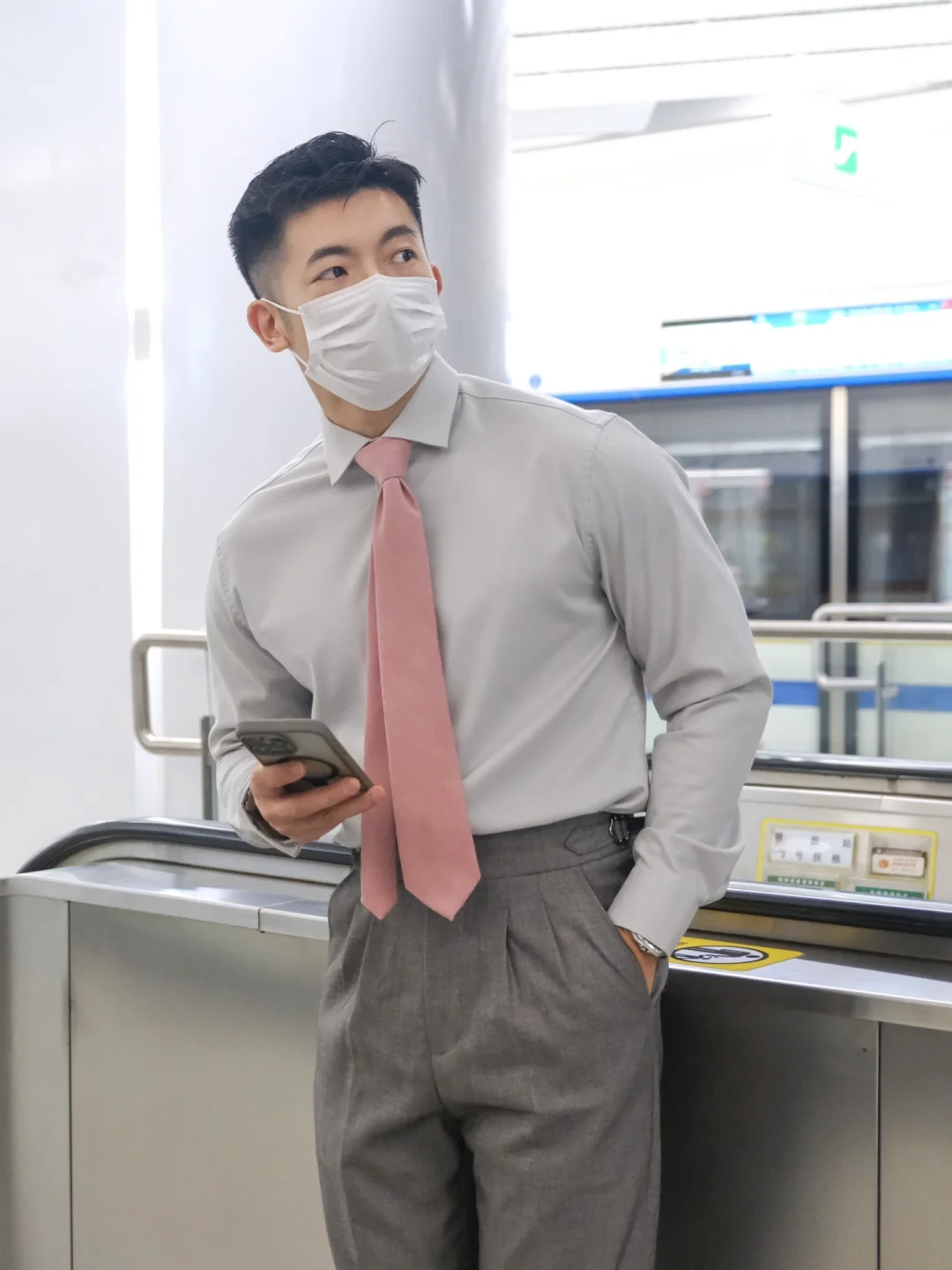 男士穿上即高级的米灰色✅