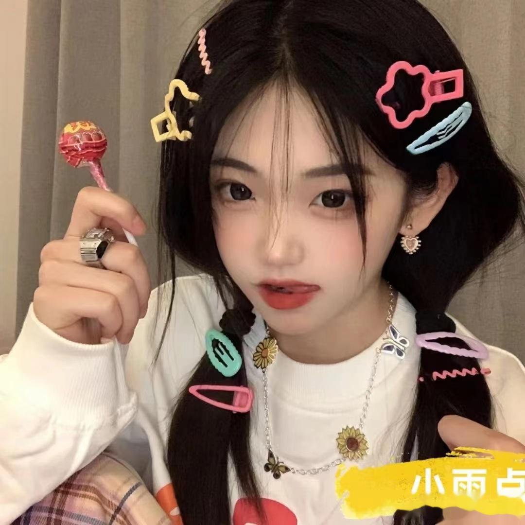 长大以后你会发现，跟朋友、亲戚、同事，甚至家人，都不能表露出自己真实的情感，每说