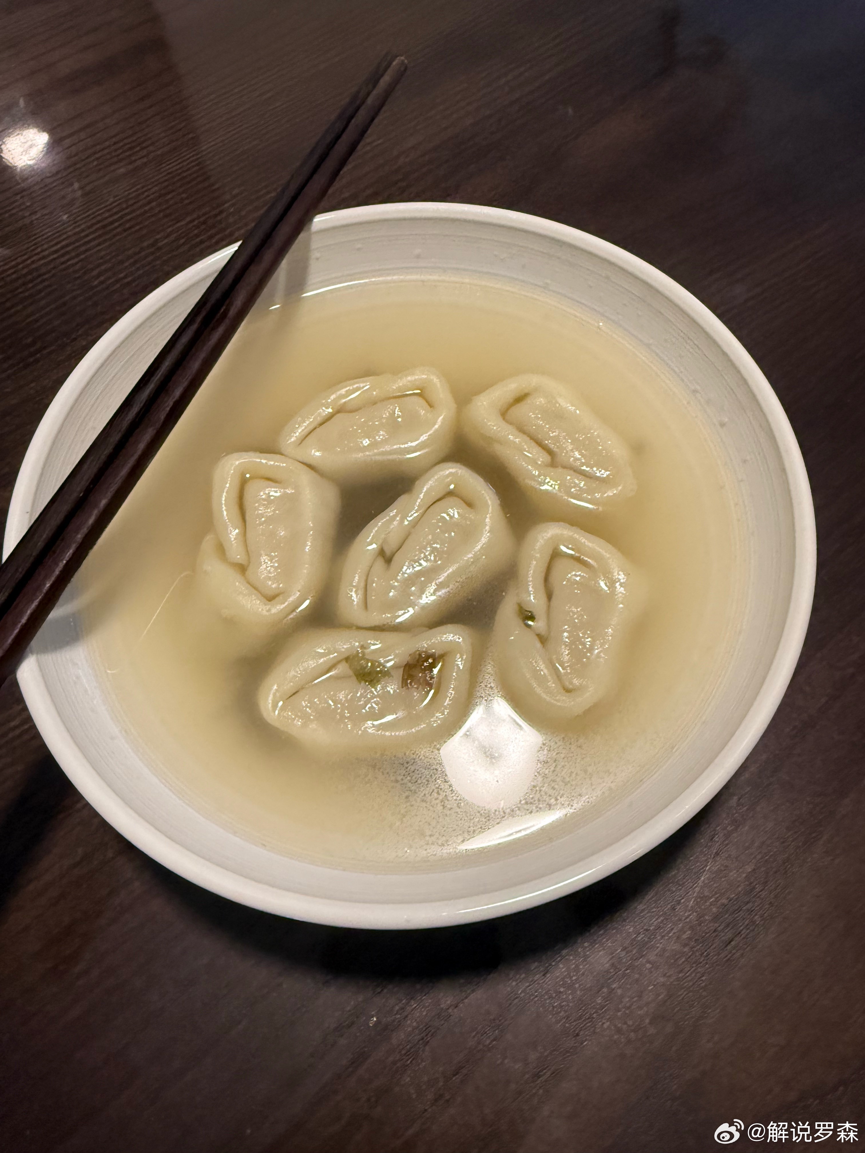 今日份鲜味暴击：朋友手作刀鱼馄饨。一口入春，太满足。 