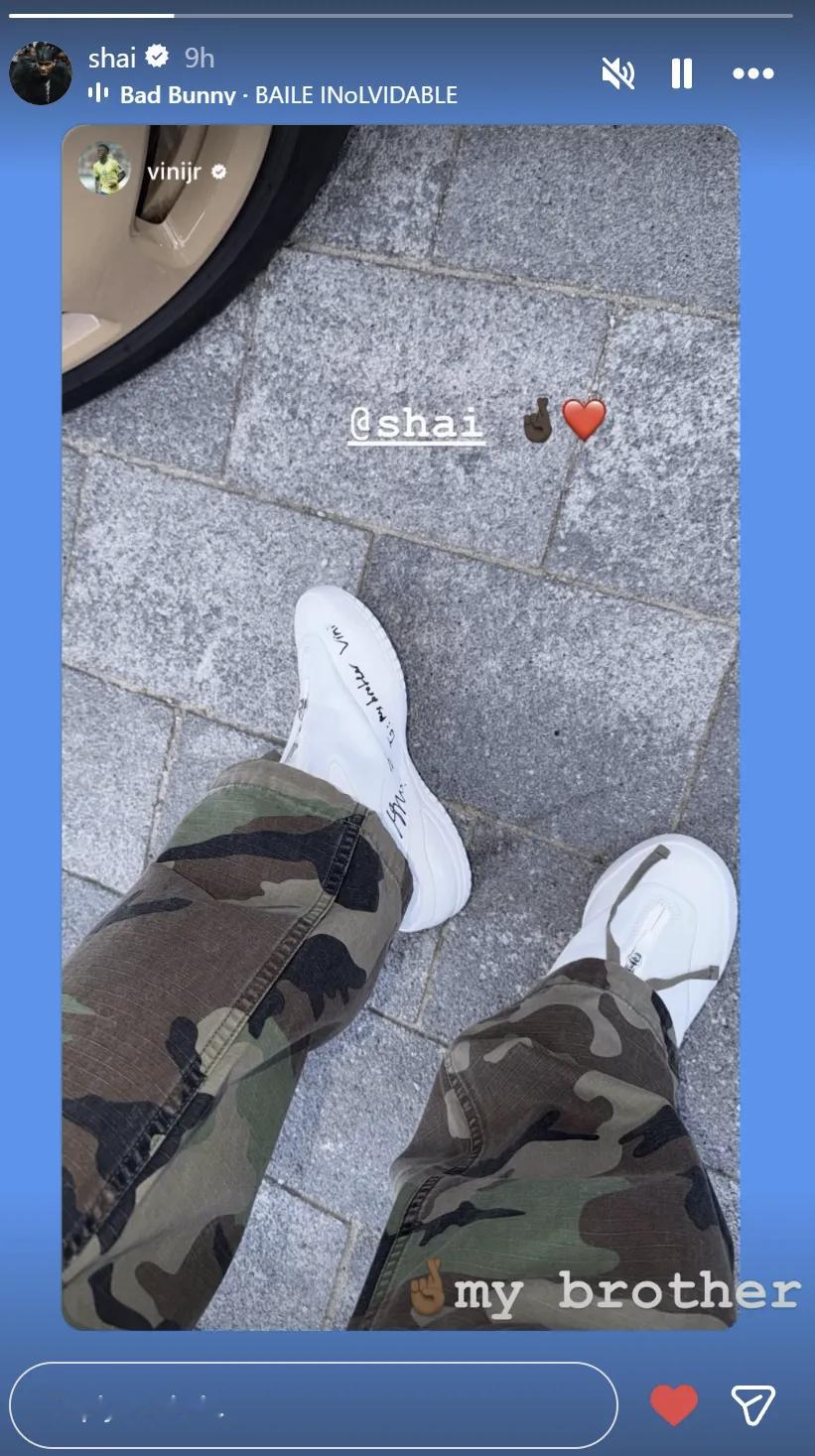 亚历山大转发好友威尼修斯上脚SHAI 001照片~编辑by蓝色狂潮OKC雷霆4比