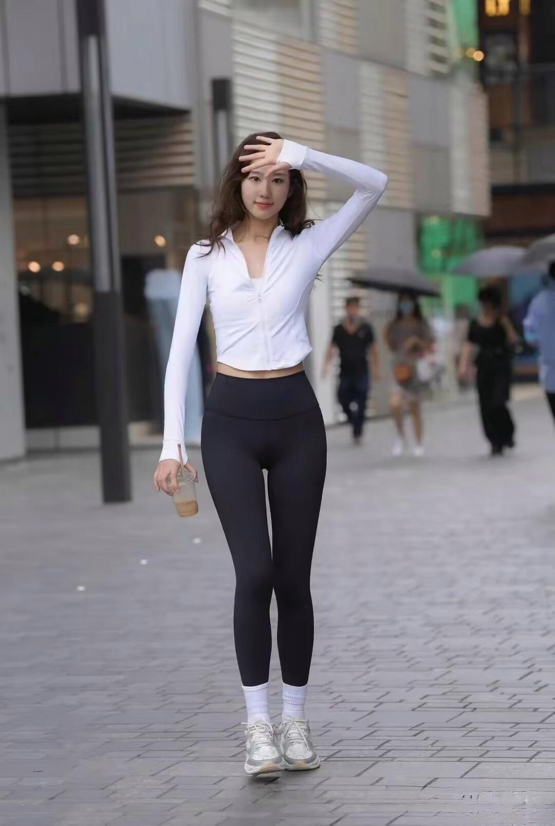 一个女人最美的样子 就是一身静气，满目清光。