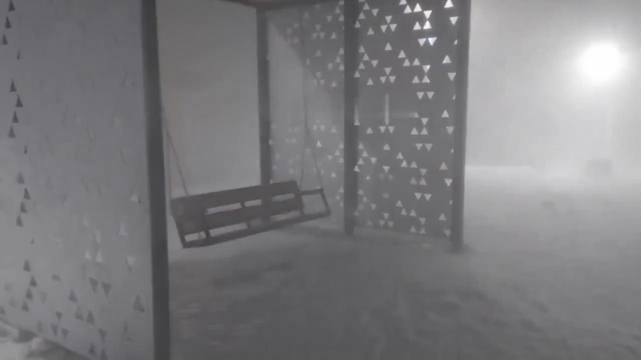 西伯利亚极端寒潮来袭】
俄罗斯雅库特地区气温骤降至-56°C，目前地球最低！位于