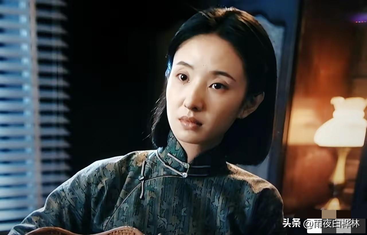 追《醒来》追到仙浴来这场戏，
我发现了一个有意思的细节。

杜黄桥动手那天，坐在