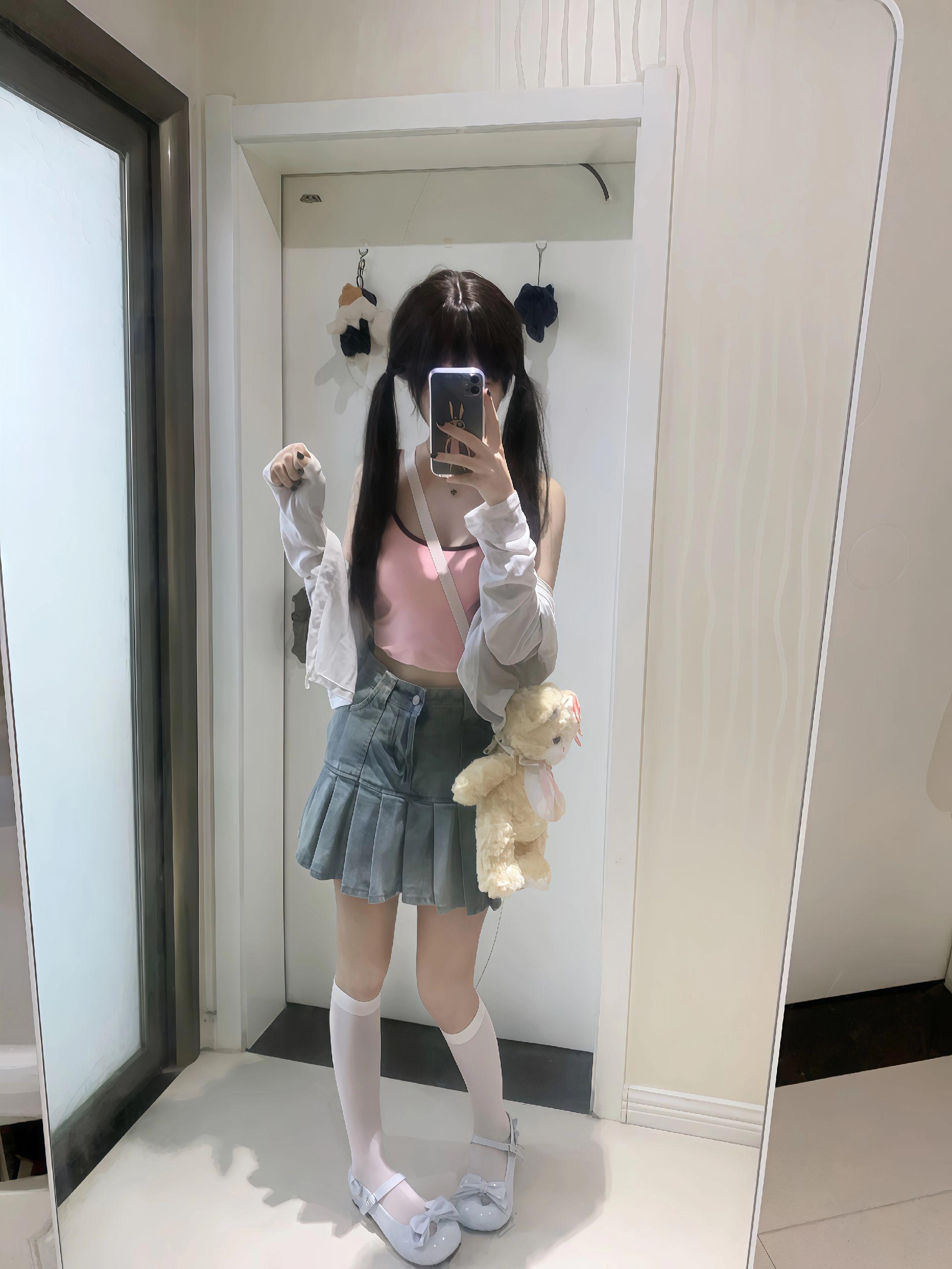 我能嘤嘤嘤 🥹也能冷冰冰 😒还能陪你躺在天台上数星星