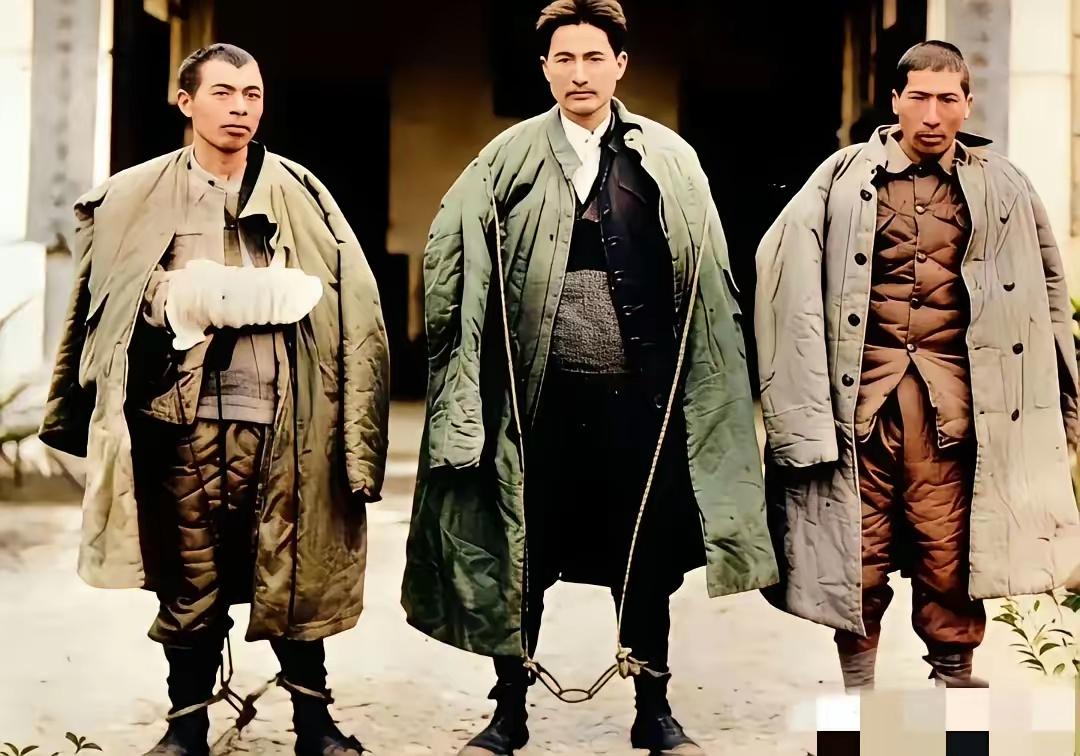 这不是演员扮演的角色，是一张真实的历史老照片，这才是他们的真实相貌，英雄形象清晰