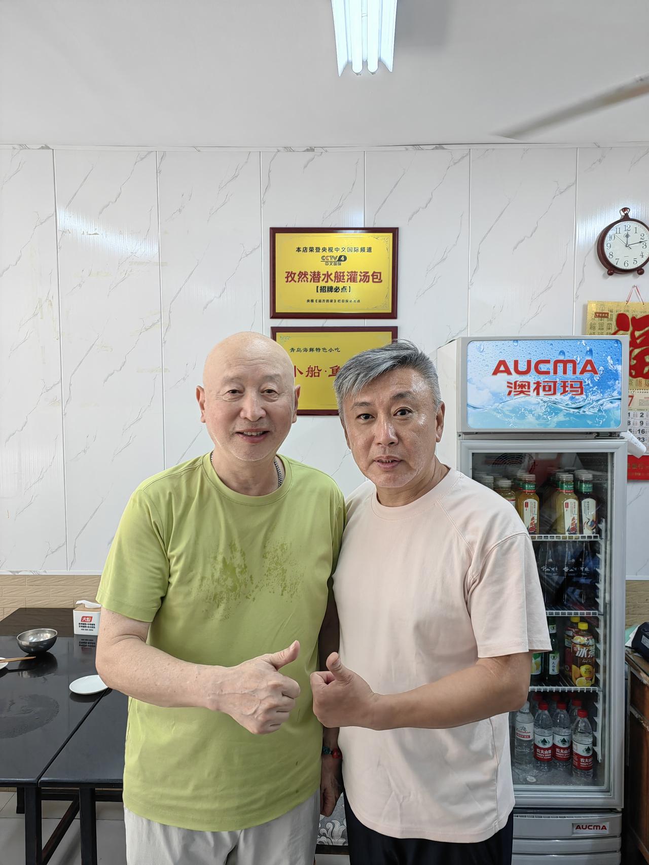 青岛老城区台东昆明路上的青岛老字号“六顺禾包子铺”，老板王青，上过央视四套，他的