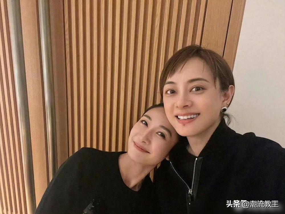 孙俪给陶昕然支招，让她吊威亚边飞边唱《冰嬉舞》，这哪是闺蜜，这是“刺客”。
陶