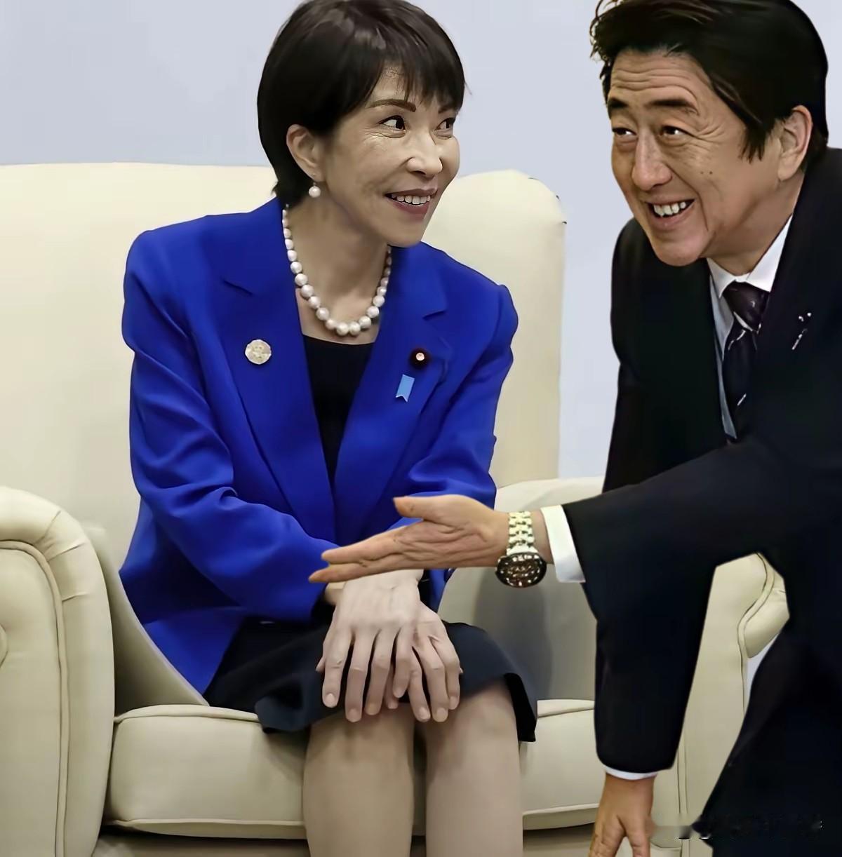 高市早苗和安倍晋三在反华这事儿上真是一丘之貉。安倍晋三卸任后抛出“台湾有事就是日