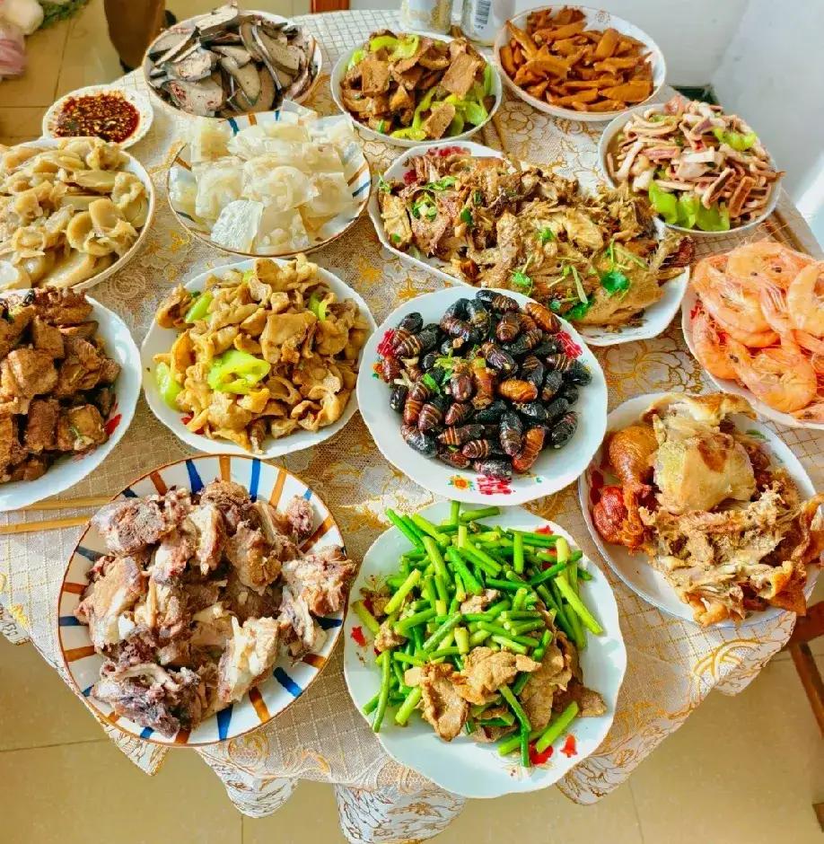 请问有家庭的男人，领媳妇和孩子，回家过年。自己的父母都80多岁了，给你们做了这么